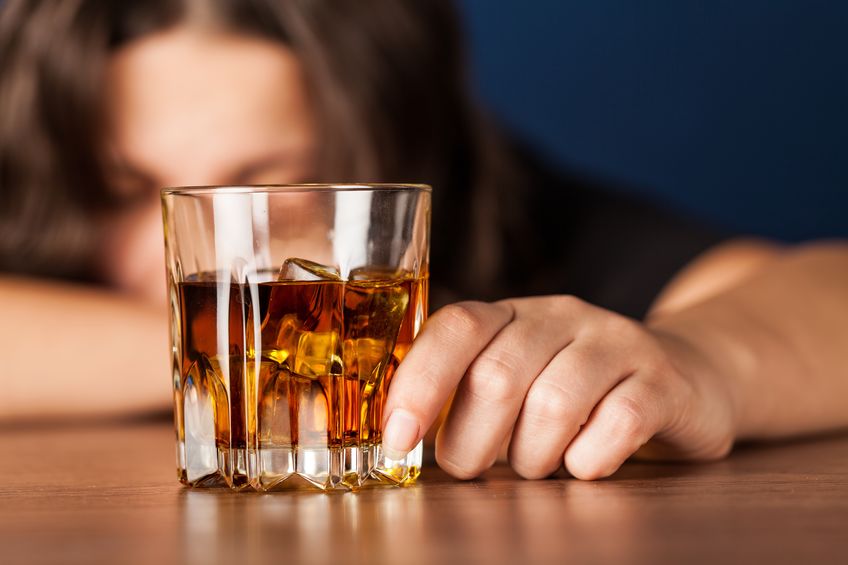 Wie Alkohol auf unser Gehirn wirkt